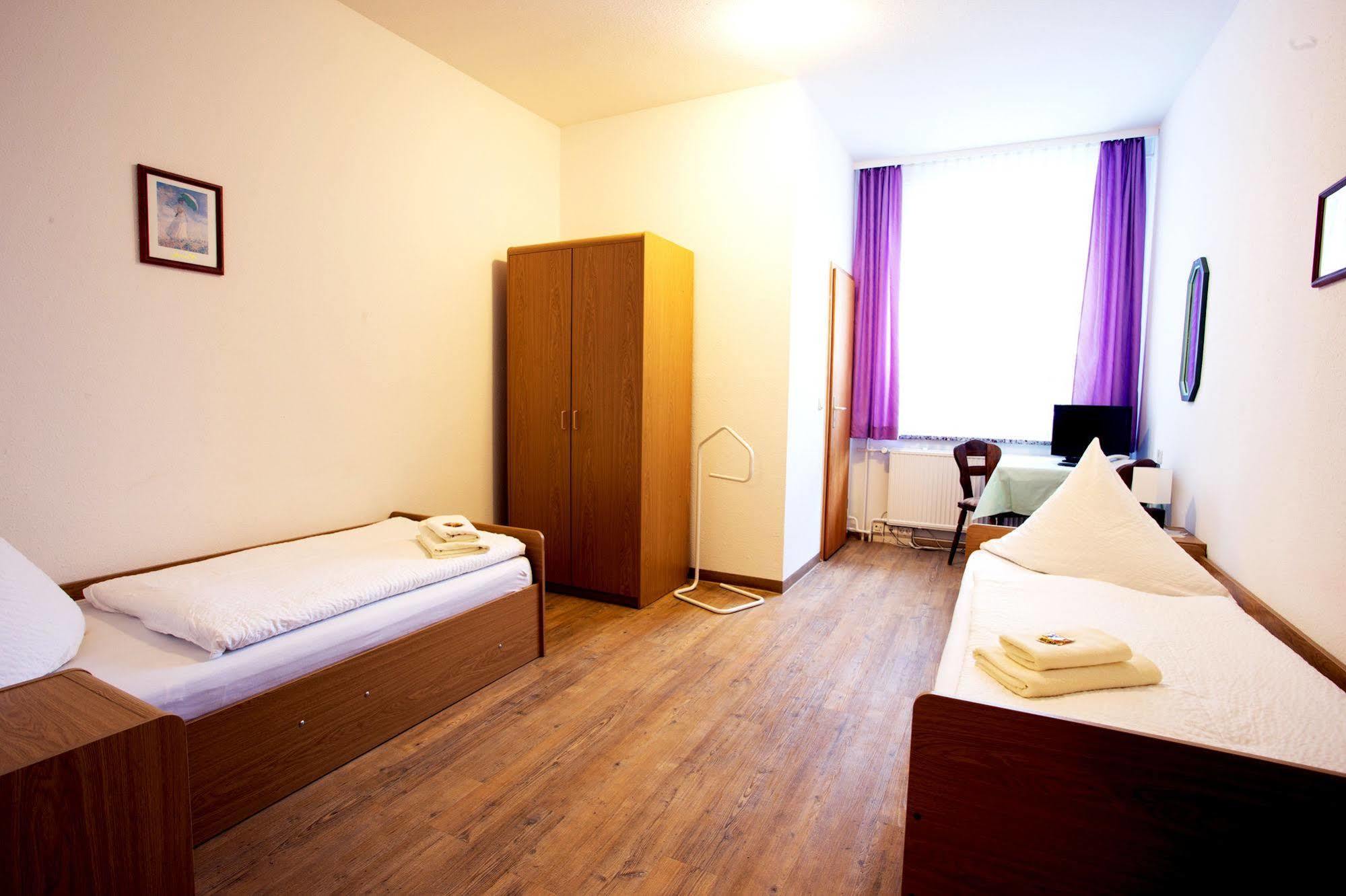 Hotel Am Stadtpark Nordhausen Ngoại thất bức ảnh