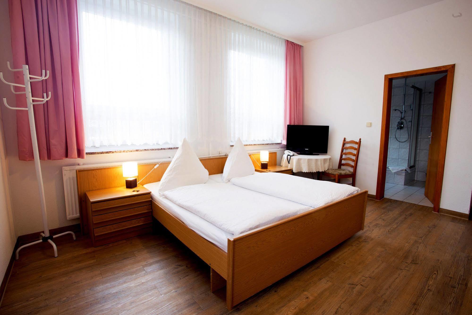 Hotel Am Stadtpark Nordhausen Ngoại thất bức ảnh