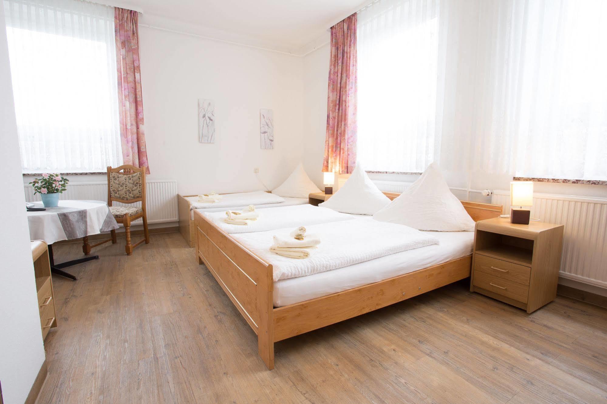 Hotel Am Stadtpark Nordhausen Ngoại thất bức ảnh